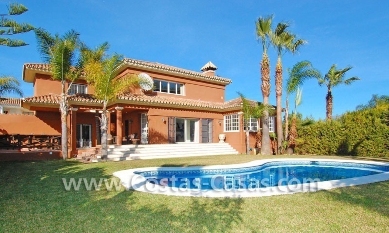 Bargain villa te koop vlakbij het strand in Marbella nabij Puerto Banus 0