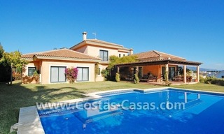 Goede deal! Andalusische stijl koopvilla in een golfresort tussen Marbella – Benahavis en Estepona 0