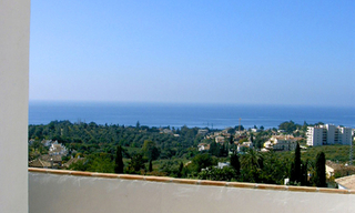 Huis te koop nabij Marbella centrum in omheind complex en met panoramisch zeezicht 9