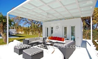 Villa te koop vlakbij de zee in moderne Andalusische stijl te Marbella 3