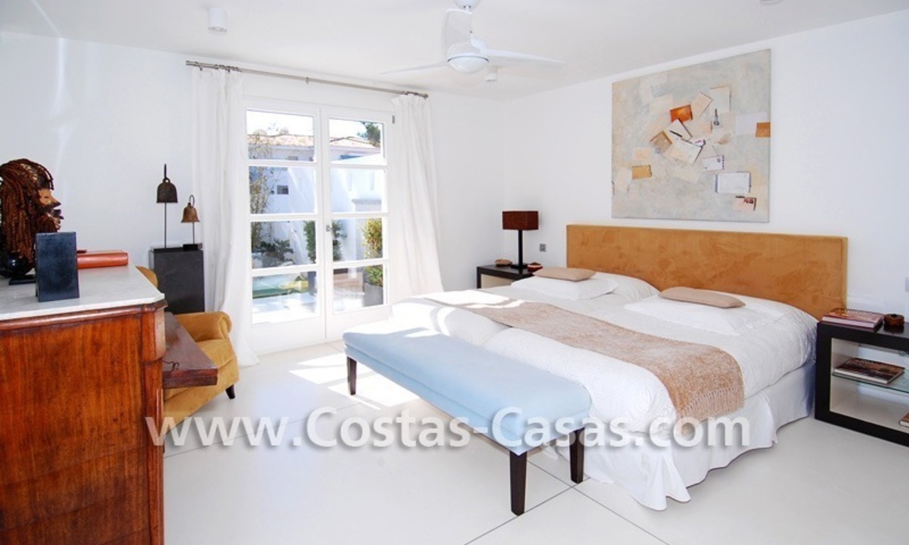 Villa te koop vlakbij de zee in moderne Andalusische stijl te Marbella 25