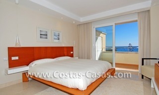 Luxe appartement te koop direct aan het strand in een eerstelijnstrand complex, New Golden Mile, Marbella -Estepona 16
