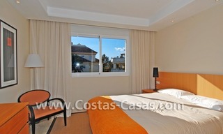 Luxe appartement te koop direct aan het strand in een eerstelijnstrand complex, New Golden Mile, Marbella -Estepona 19