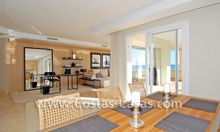 Luxe appartement te koop direct aan het strand in een eerstelijnstrand complex, New Golden Mile, Marbella -Estepona 11