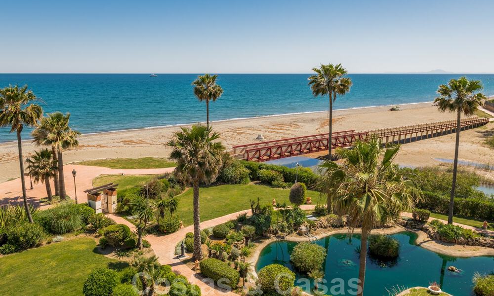Luxe penthouses en appartementen te koop, eerstelijnsstrand complex, New Golden Mile, Marbella - Estepona 795149