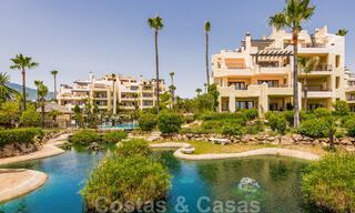 Luxe penthouses en appartementen te koop, eerstelijnsstrand complex, New Golden Mile, Marbella - Estepona 795150 