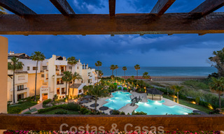 Luxe penthouses en appartementen te koop, eerstelijnsstrand complex, New Golden Mile, Marbella - Estepona 795154 