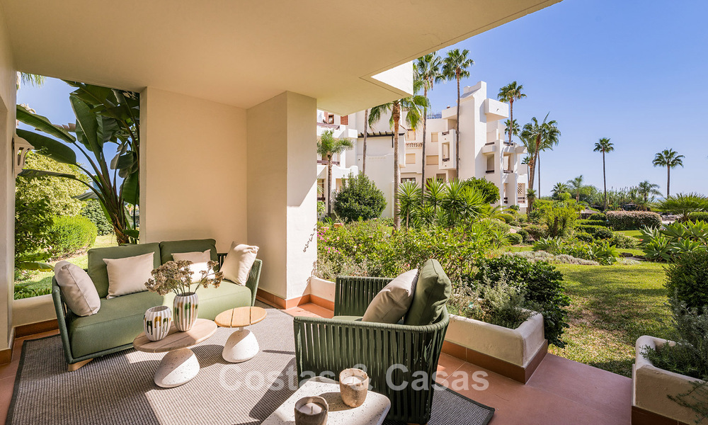 Luxe penthouses en appartementen te koop, eerstelijnsstrand complex, New Golden Mile, Marbella - Estepona 795165