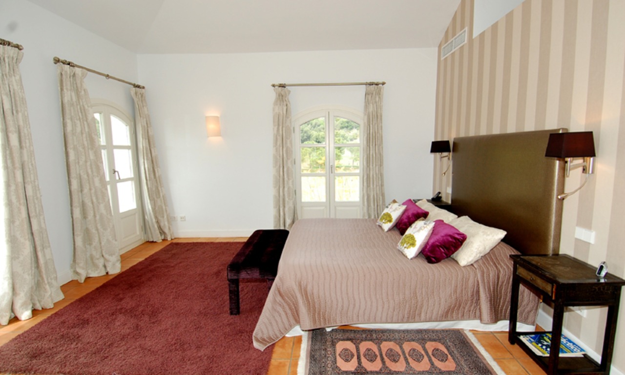 Luxe villa te koop direct aan de golf, Marbella - Benahavis 18