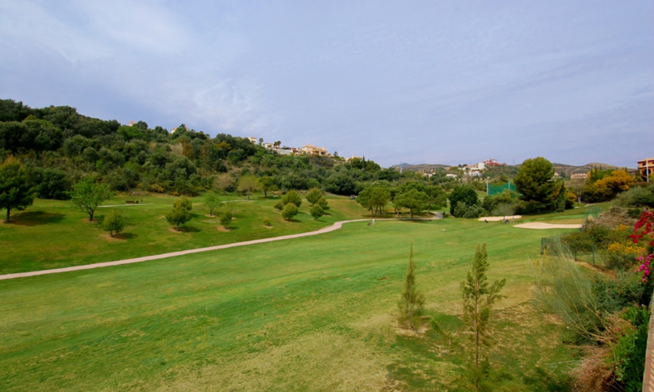 Luxe villa te koop direct aan de golf, Marbella - Benahavis 8