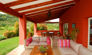 Luxe villa te koop direct aan de golf, Marbella - Benahavis 1