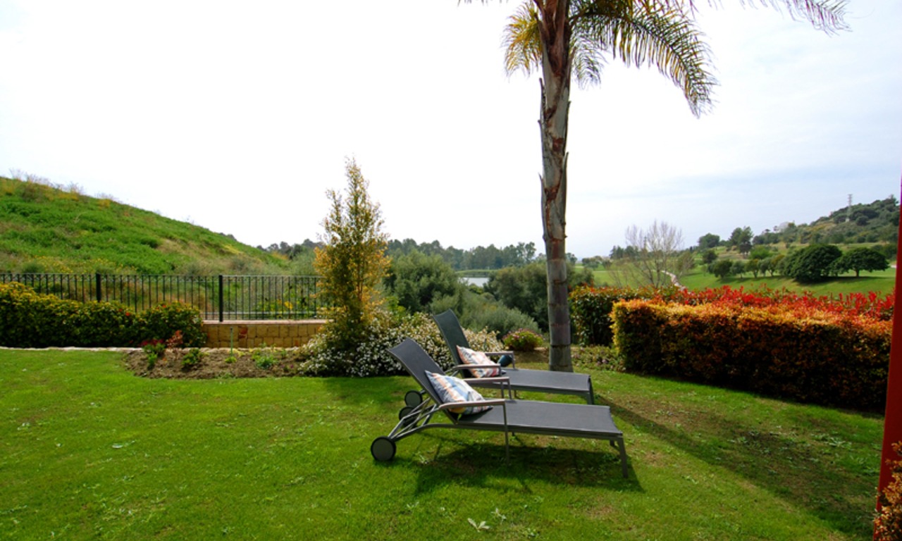 Luxe villa te koop direct aan de golf, Marbella - Benahavis 4