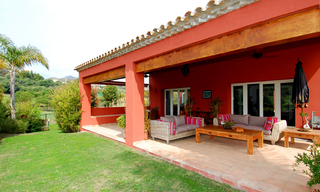 Luxe villa te koop direct aan de golf, Marbella - Benahavis 2