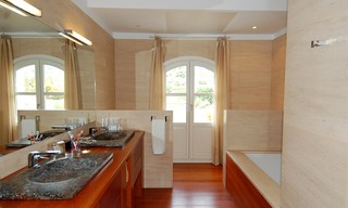 Luxe villa te koop direct aan de golf, Marbella - Benahavis 22