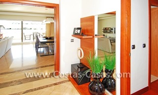 Ruim luxe beachside appartement te koop in Nueva Andalucia vlakbij het strand en Puerto Banus in Marbella 4