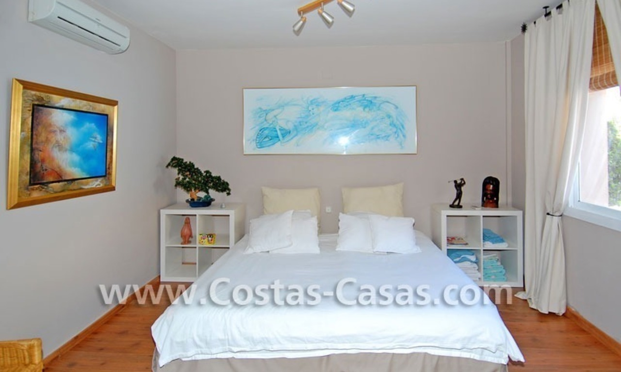 Golf villa te koop in een up-market gebied van Nueva Andalucia te Marbella 18