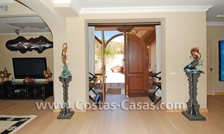 Golf villa te koop in een up-market gebied van Nueva Andalucia te Marbella 8