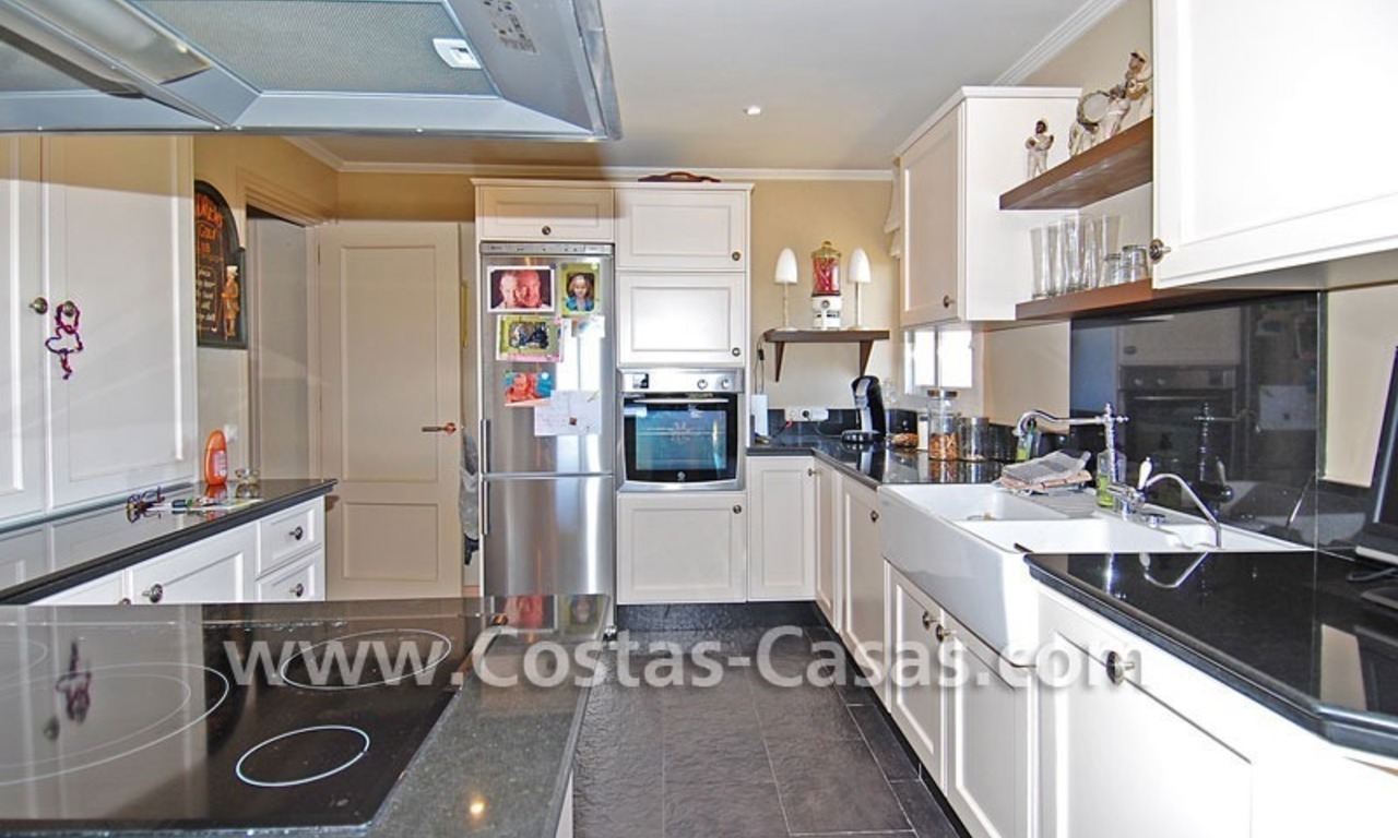 Golf villa te koop in een up-market gebied van Nueva Andalucia te Marbella 15