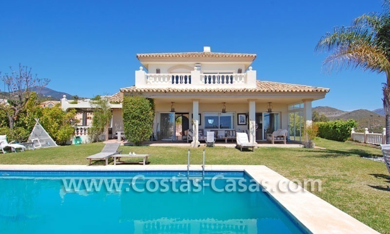 Golf villa te koop in een up-market gebied van Nueva Andalucia te Marbella 1