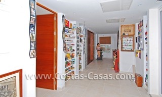 Koopje! Moderne villa te koop dichtbij het strand in Marbella 18