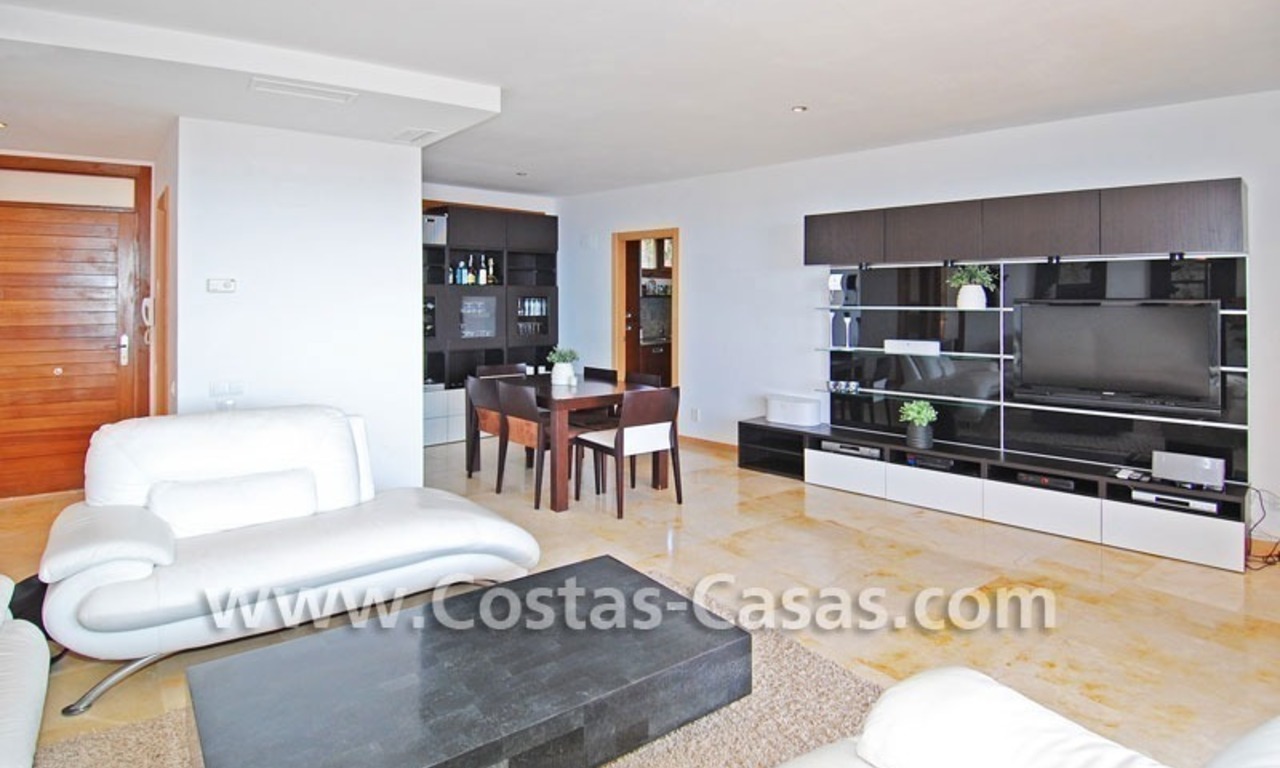 Modern luxe appartement te koop in Marbella 6