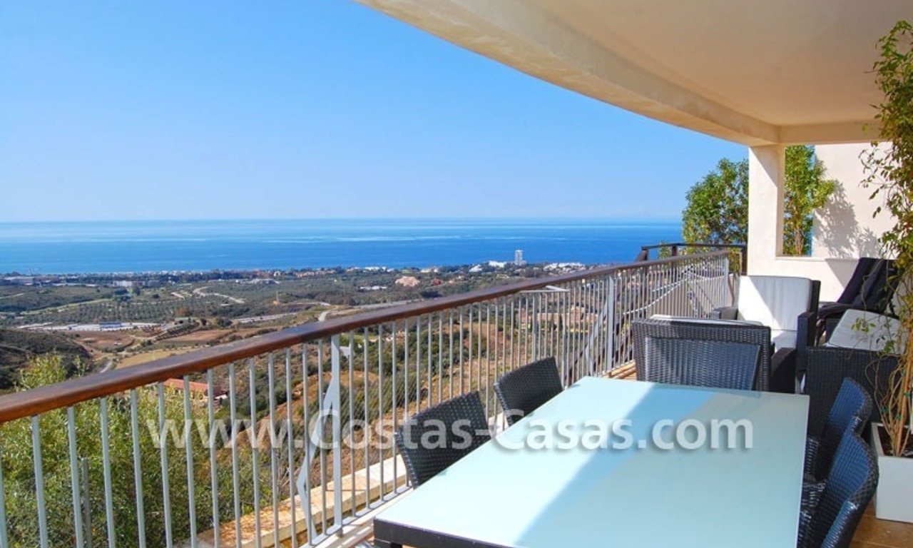 Modern luxe appartement te koop in Marbella 0