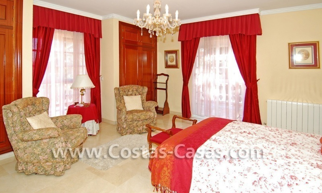 Dringende verkoop! Villa te koop dichtbij Puerto Banus in Nueva Andalucia te Marbella 16