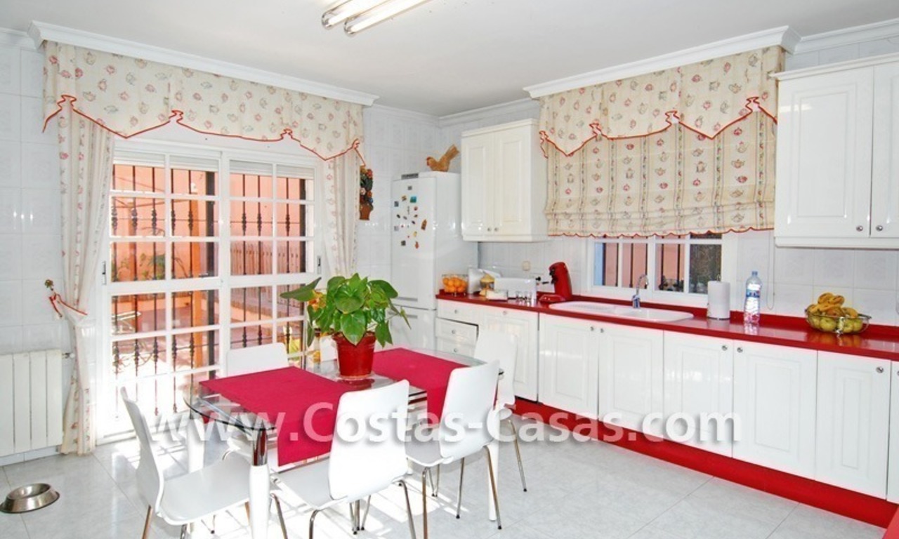 Dringende verkoop! Villa te koop dichtbij Puerto Banus in Nueva Andalucia te Marbella 13