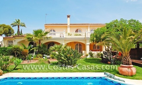 Koopje! Villa te koop vlakbij Puerto Banus in Nueva Andalucia te Marbella 