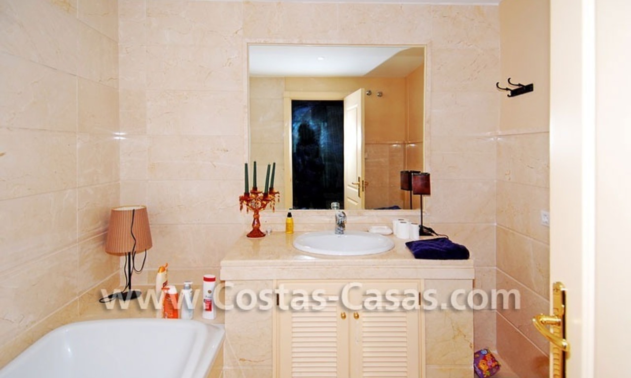 Ruim luxe dubbel appartement te koop in Nueva Andalucia te Marbella 17