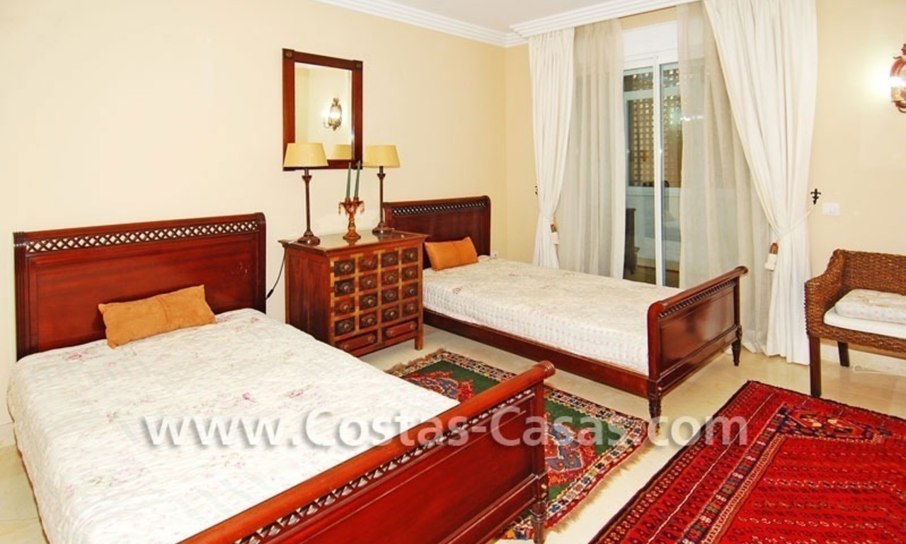 Ruim luxe dubbel appartement te koop in Nueva Andalucia te Marbella 13