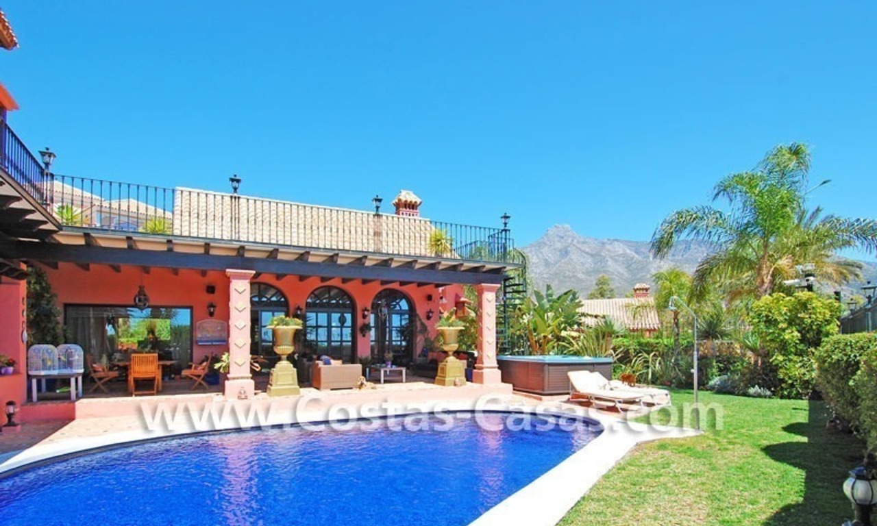 Exclusieve villa in Andalusische stijl te koop op de Golden Mile in Marbella 1