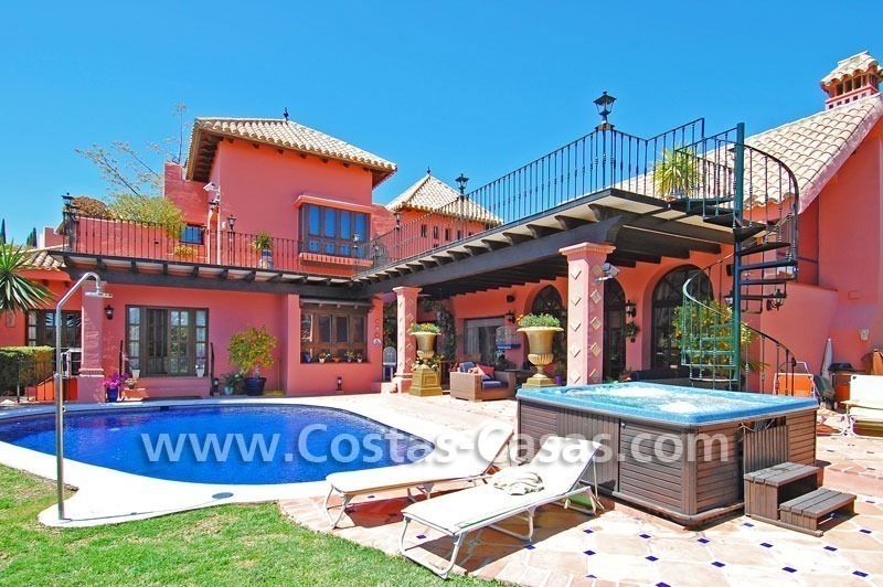 Exclusieve villa in Andalusische stijl te koop op de Golden Mile in Marbella
