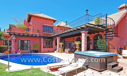 Exclusieve villa in Andalusische stijl te koop op de Golden Mile in Marbella 