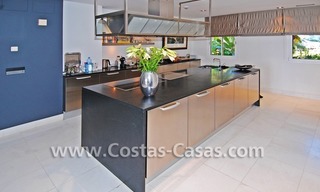 Frontline beach appartement te koop, eerstelijnstrand, Estepona - Marbella 25