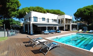 Moderne villa te huur voor vakanties direct aan de duinen gelegen in Marbella 0