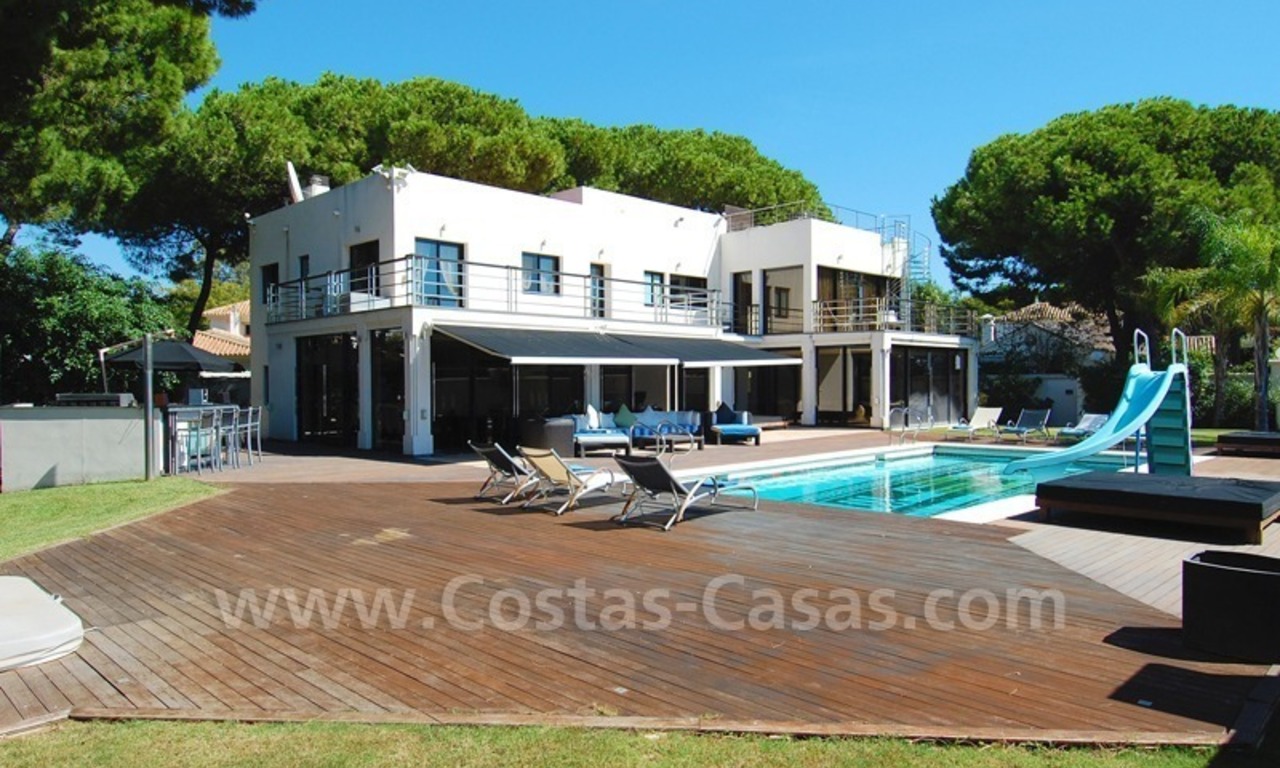 Moderne villa te huur voor vakanties direct aan de duinen gelegen in Marbella 5