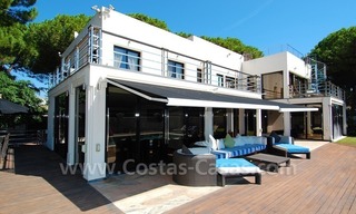 Moderne villa te huur voor vakanties direct aan de duinen gelegen in Marbella 1
