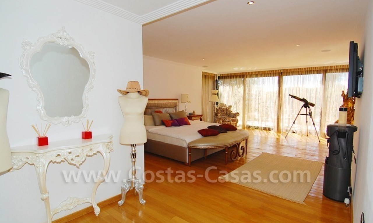 Moderne villa te huur voor vakanties direct aan de duinen gelegen in Marbella 25