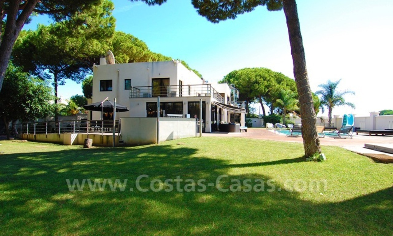 Moderne villa te huur voor vakanties direct aan de duinen gelegen in Marbella 7