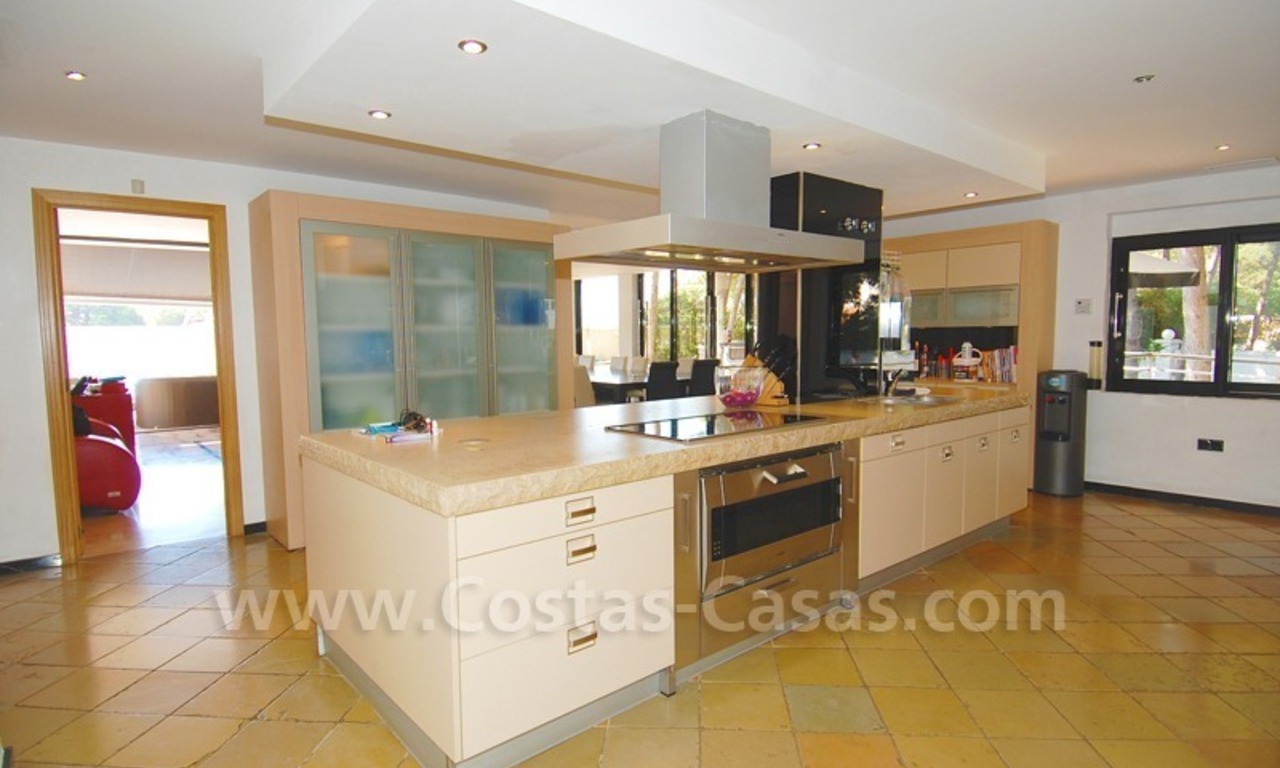 Moderne villa te huur voor vakanties direct aan de duinen gelegen in Marbella 21