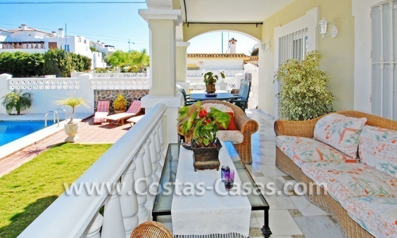 Villa te koop in Marbella vlakbij het strand in een moderne-Andalusische stijl 1