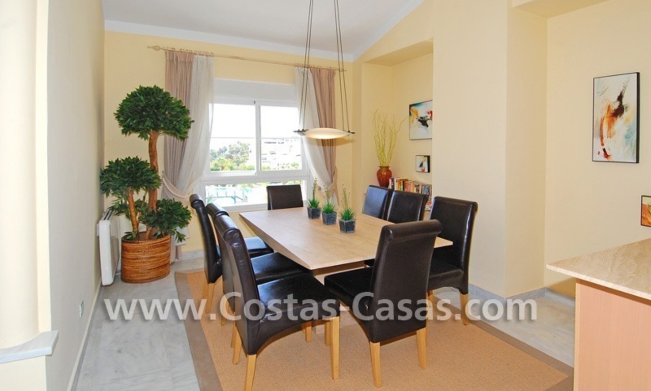 Vierslaapkamer penthouse appartement te koop in een eerstelijnstrand complex in Marbella 10