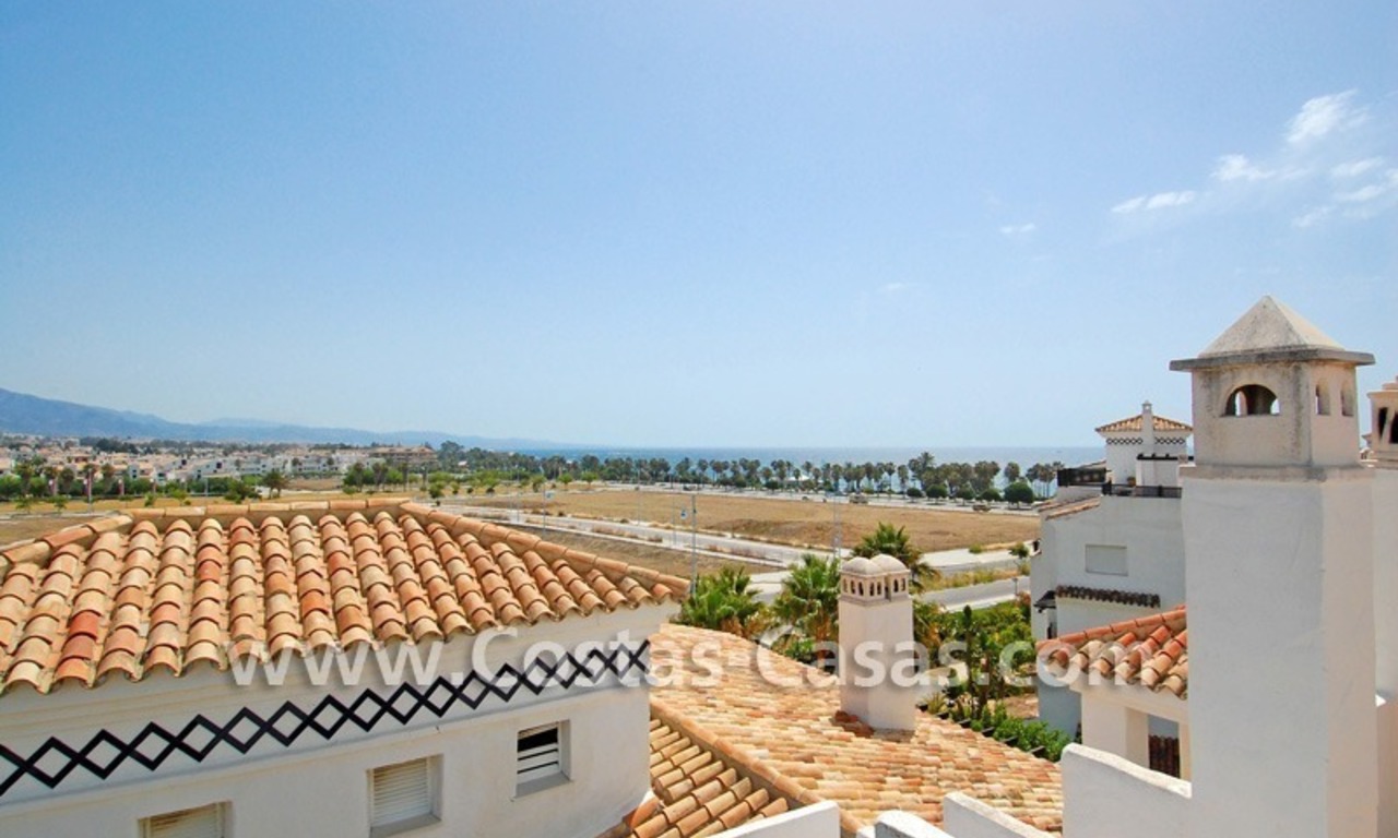 Vierslaapkamer penthouse appartement te koop in een eerstelijnstrand complex in Marbella 3