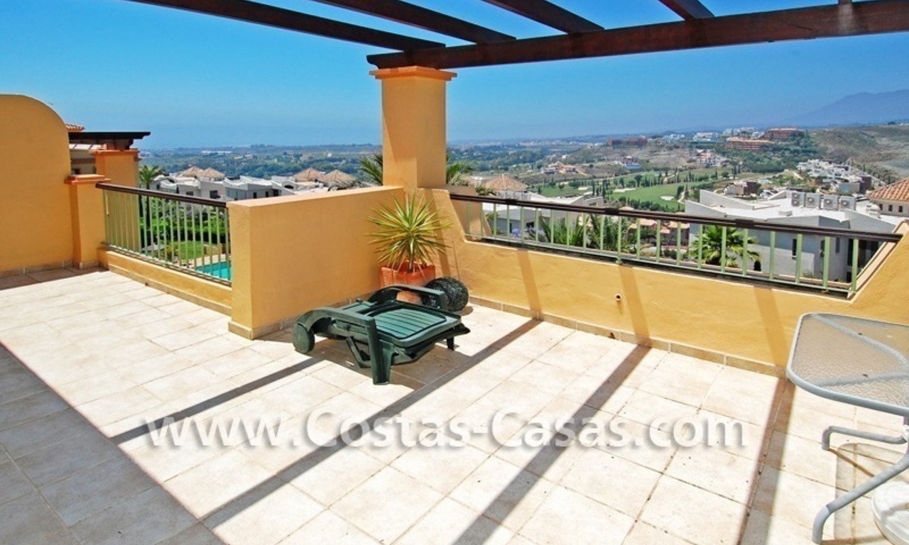 Koopje! Luxe golf penthouse appartement te koop op een golfresort, Marbella - Benahavis - Estepona 0