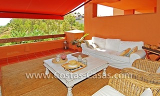 Te huur in Marbella - Benahavis: Luxueus en trendy appartement in Mediterrane stijl 1