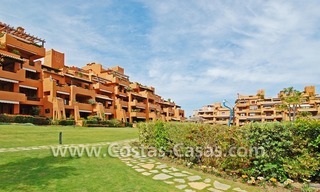Luxe appartement te koop in een eerstelijnstrand complex, New Golden Mile, Marbella - Estepona 12