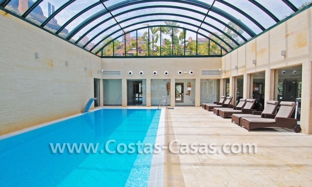 Luxe appartement te koop in een eerstelijnstrand complex, New Golden Mile, Marbella - Estepona 17