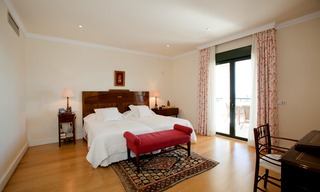 Exclusieve villa te koop in een moderne-Andalusische stijl op de Golden Mile in Marbella 27