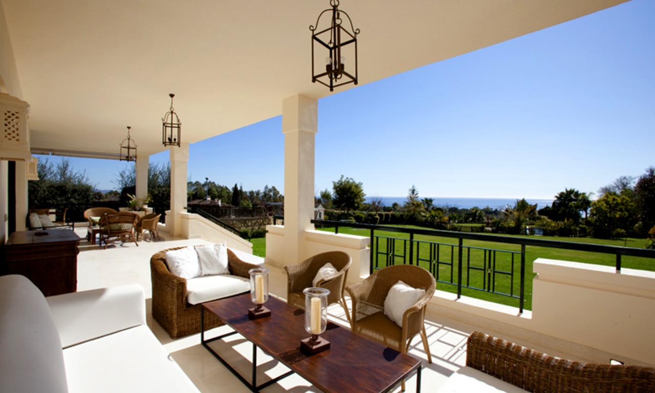 Exclusieve villa te koop in een moderne-Andalusische stijl op de Golden Mile in Marbella 8